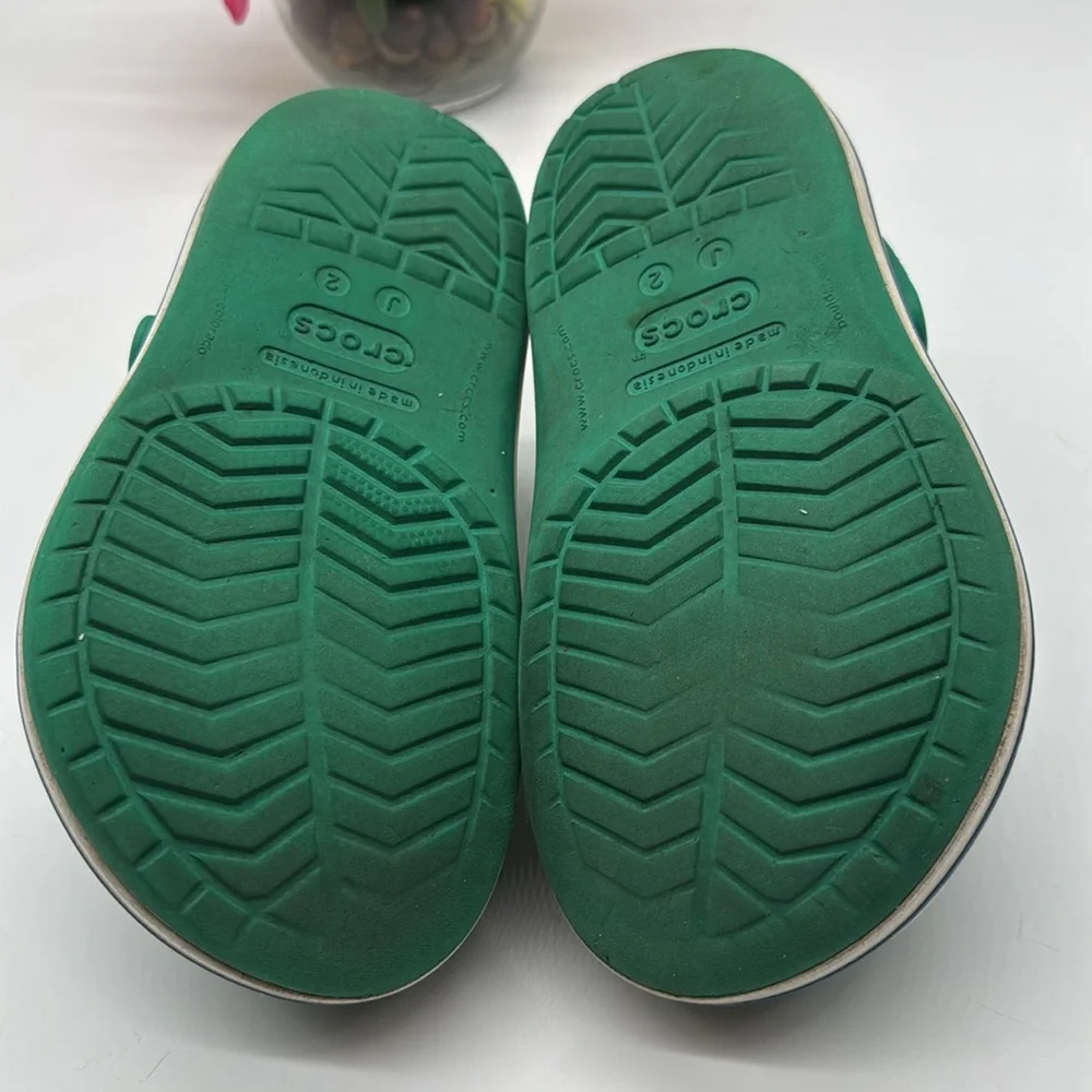 CROCS Green Water Shoes with Ventilation and Heel Strap CR7980A